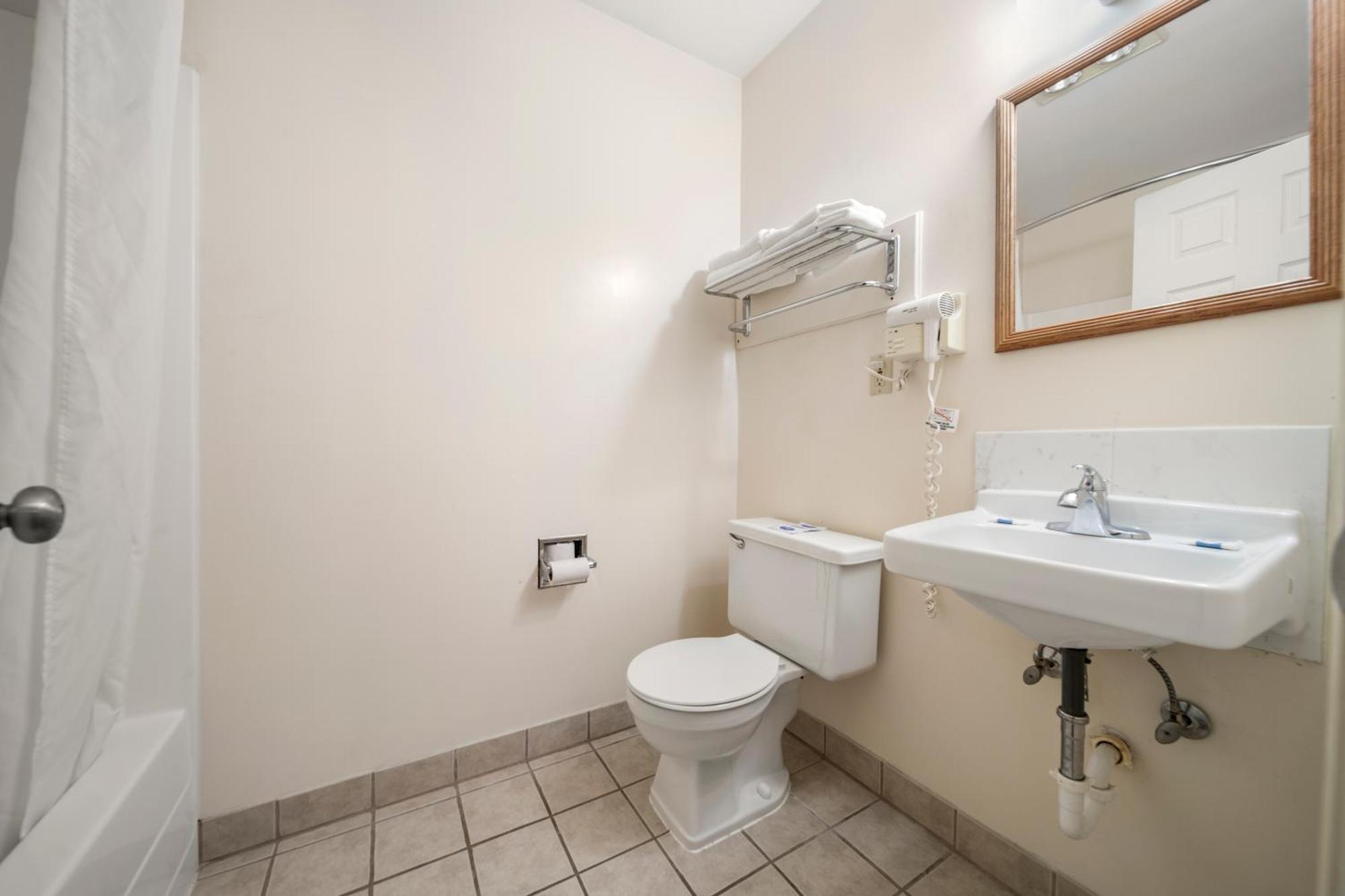 Thumb Heritage Inn Sandusky Номер фото